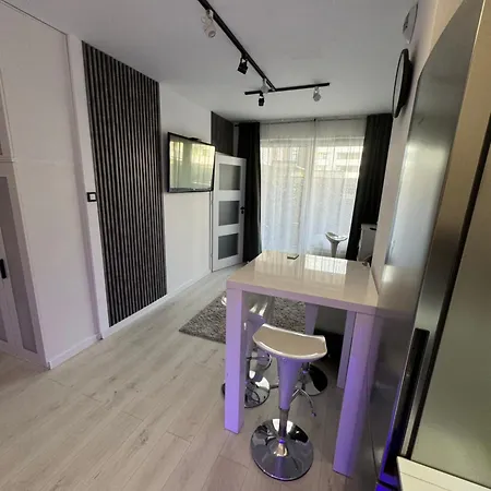 公寓 Apartment *